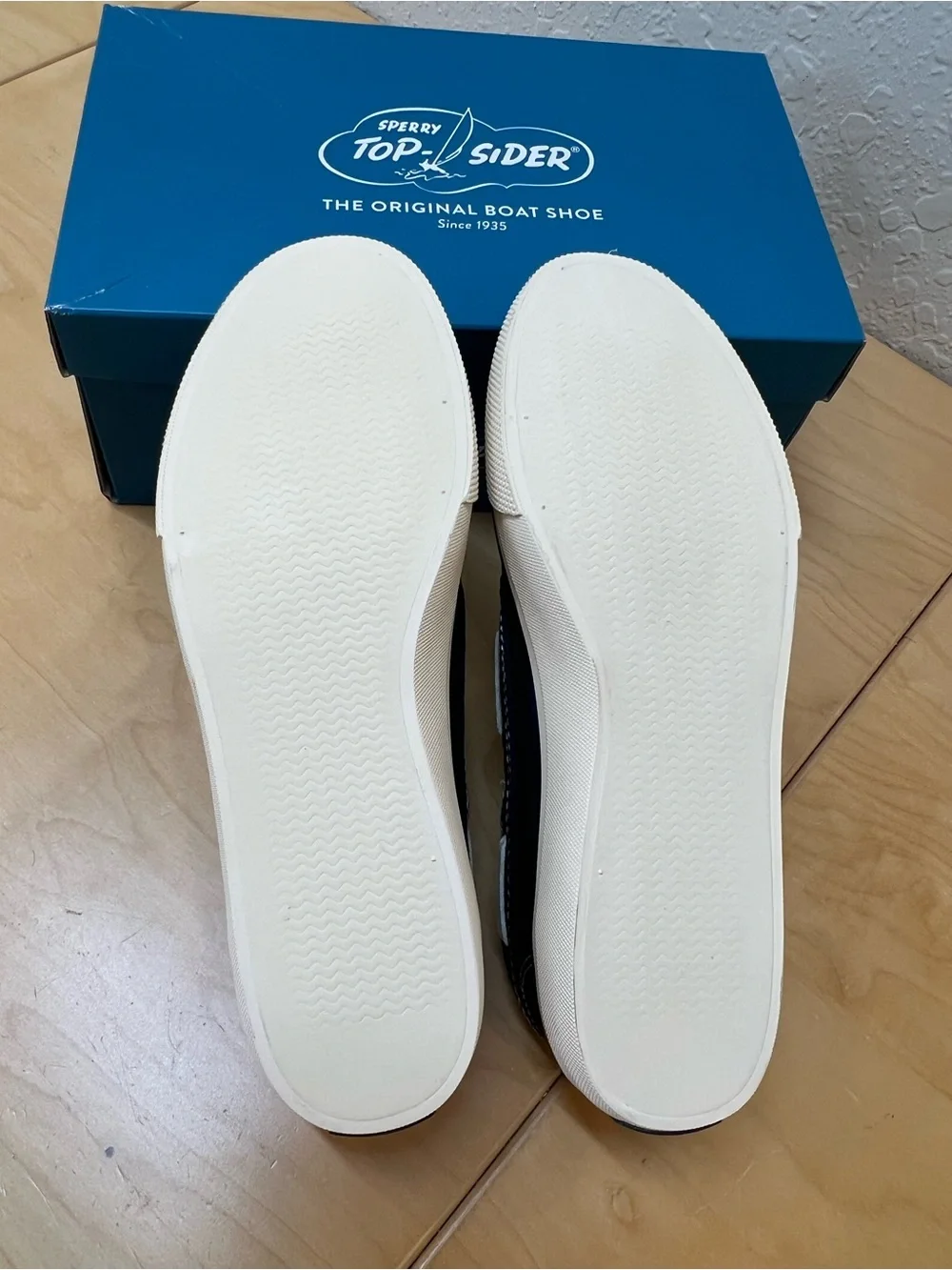 Sperry Boat Shoes Navy Canvas & White Lace
